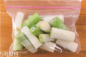 大蔥怎么保存時(shí)間最長 新鮮大蔥的保存方法