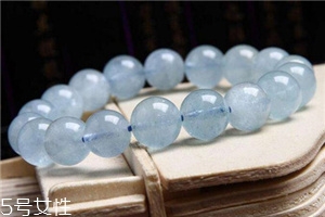 藍水晶戴哪只手？不同場合有講究