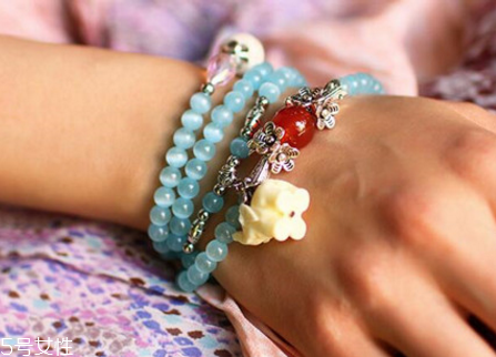 藍水晶手鏈多少錢？普通的百元以內