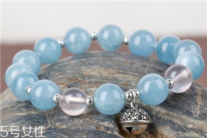 藍(lán)水晶手鏈多少錢？普通的百元以內(nèi)