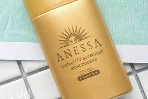 安耐曬金瓶適合干皮嗎？更適合油皮