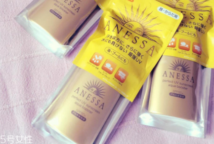 安耐曬金瓶適合干皮嗎？更適合油皮