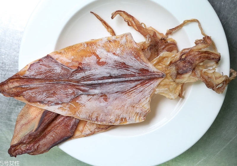 魷魚上面的膜怎么處理 魷魚上面的膜怎么處理
