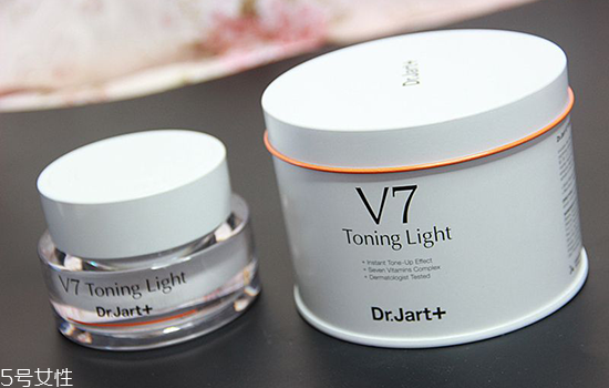 素顏霜太干怎么辦 素顏霜和防曬霜的使用方法 素顏霜太干怎么辦 素顏霜和防曬霜的使用方法