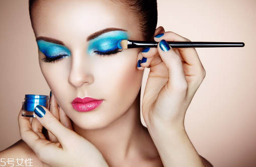 睫毛膏容易暈染怎么辦 化妝后容易脫妝解決方法 睫毛膏容易暈染怎么辦 化妝后容易脫妝解決方法