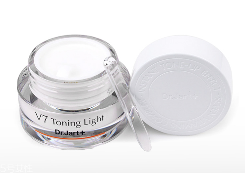 素顏霜太干怎么辦 素顏霜和防曬霜的使用方法 素顏霜太干怎么辦 素顏霜和防曬霜的使用方法