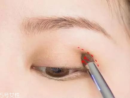 春天妝容怎么畫 春季日常眼妝教程 春天妝容怎么畫 春季日常眼妝教程