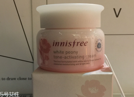 悅詩風(fēng)吟白牡丹素顏霜多少錢 悅詩風(fēng)吟白牡丹素顏霜使用測(cè)評(píng)