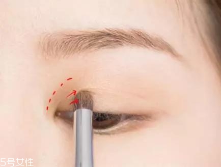 春天妝容怎么畫 春季日常眼妝教程 春天妝容怎么畫 春季日常眼妝教程