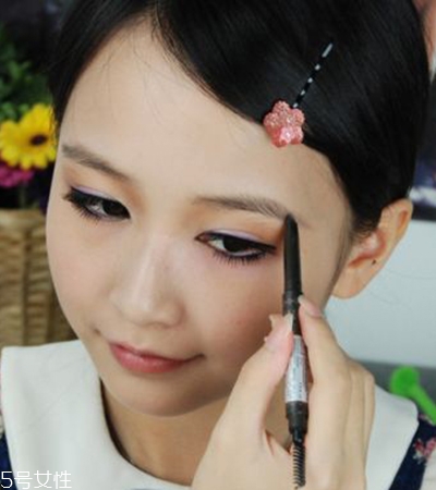 伴娘妝容的畫法教程圖解 持久不脫妝 伴娘妝容的畫法教程圖解 持久不脫妝