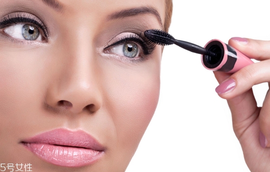 睫毛膏容易暈染怎么辦 化妝后容易脫妝解決方法 睫毛膏容易暈染怎么辦 化妝后容易脫妝解決方法