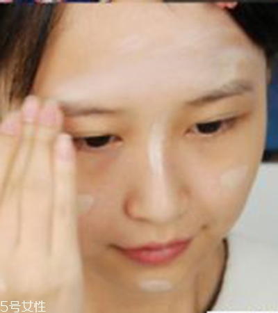 伴娘妝容的畫法教程圖解 持久不脫妝 伴娘妝容的畫法教程圖解 持久不脫妝