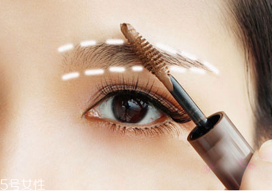 如何學(xué)習(xí)化裸妝 清新自然裸妝化妝步驟圖解 如何學(xué)習(xí)化裸妝 清新自然裸妝化妝步驟圖解