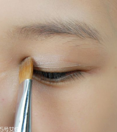 伴娘妝容的畫法教程圖解 持久不脫妝 伴娘妝容的畫法教程圖解 持久不脫妝