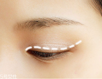 如何學(xué)習(xí)化裸妝 清新自然裸妝化妝步驟圖解 如何學(xué)習(xí)化裸妝 清新自然裸妝化妝步驟圖解