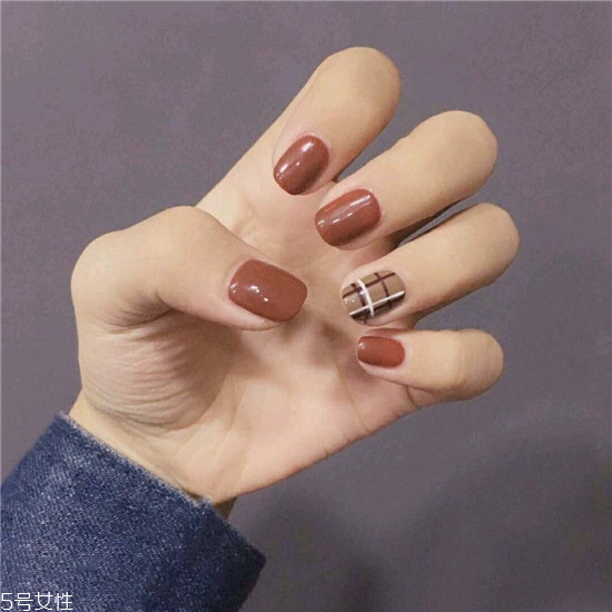 什么美甲顯手白又修長 氣質花朵美甲具體步驟 什么美甲顯手白又修長 氣質花朵美甲具體步驟