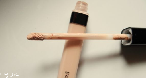 遮瑕液可以涂在眼部嗎？能遮住黑眼圈