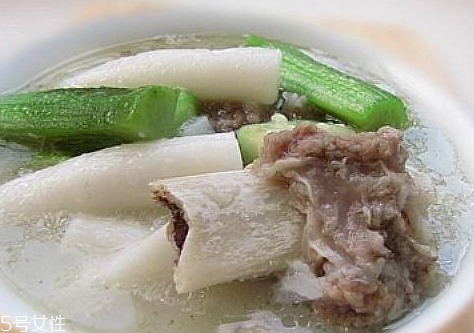 牛骨湯為什么是綠色 骨髓中的鐵造成的 牛骨湯為什么是綠色 骨髓中的鐵造成的