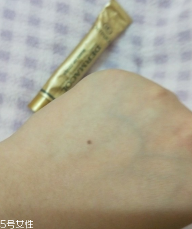 遮瑕液可以遮痣嗎？ 捷克dermacol遮瑕液遮痣測(cè)試