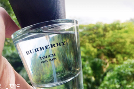 burberry情緣男士香水女士能用嗎？男女皆宜的木質(zhì)香調(diào)