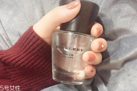 burberry情緣男士香水女士能用嗎？男女皆宜的木質(zhì)香調(diào)