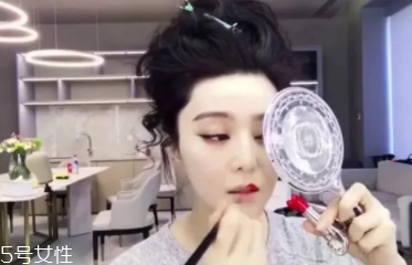 口紅干了嘴脫皮怎么辦？4步打造水潤雙唇