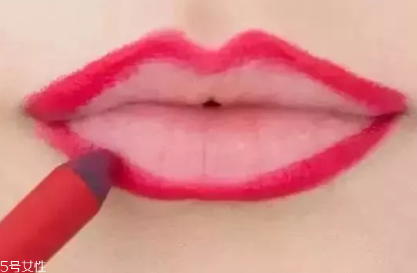 口紅干了嘴脫皮怎么辦？4步打造水潤雙唇