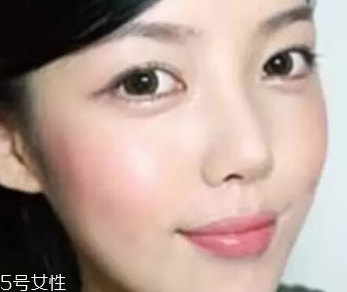 用口紅怎么畫腮紅？4個(gè)步驟讓腮紅更自然