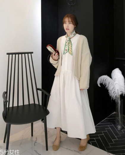 米色毛衣怎么搭配？打造氣質(zhì)女神范兒