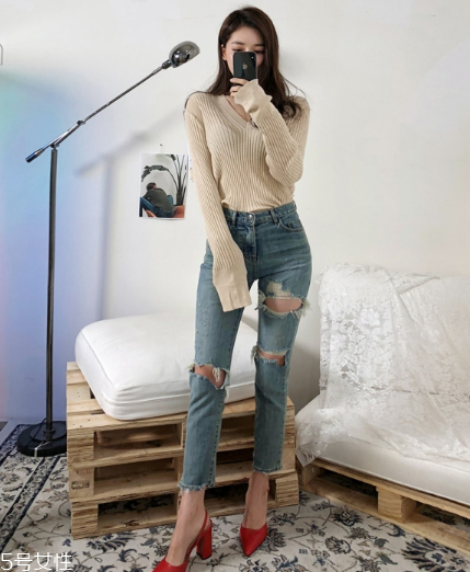 米色毛衣怎么搭配？打造氣質(zhì)女神范兒