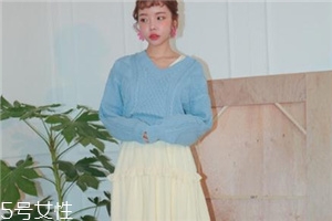 淺藍(lán)色毛衣怎么搭配？簡約配色彰顯氣質(zhì)