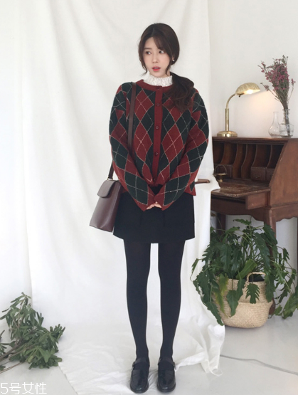 格子毛衣怎么搭配？盡顯減齡學院風