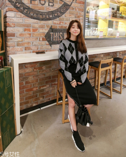 格子毛衣怎么搭配？盡顯減齡學院風