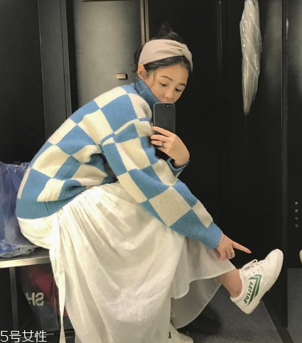 格子毛衣怎么搭配？盡顯減齡學院風