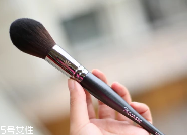 散粉刷多久洗一次？7到15天清洗一次