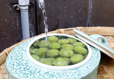青梅怎么腌制脆青梅 腌制青梅的詳細(xì)步驟 青梅怎么腌制脆青梅 腌制青梅的詳細(xì)步驟