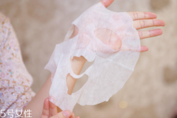 露露倫面膜用完要洗嗎？補(bǔ)水面膜無(wú)需清洗