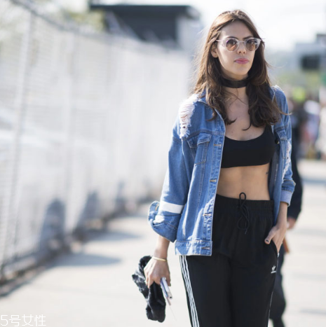 外套怎么穿更帥氣？今年開春這樣穿