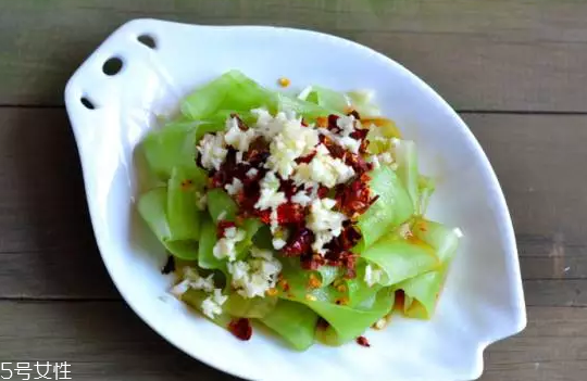 萵筍生吃好還是熟吃好？煮熟后維生素含量大大降低