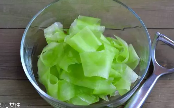 萵筍生吃好還是熟吃好？煮熟后維生素含量大大降低