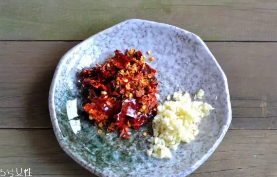 萵筍生吃好還是熟吃好？煮熟后維生素含量大大降低