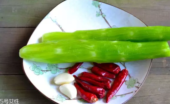 萵筍生吃好還是熟吃好？煮熟后維生素含量大大降低