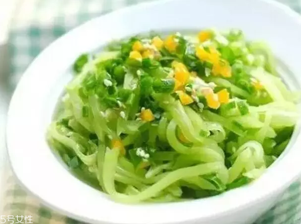 萵筍生吃好還是熟吃好？煮熟后維生素含量大大降低