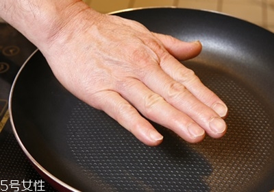 煎牛排用什么調(diào)料 煎牛排的6個技巧 煎牛排用什么調(diào)料 煎牛排的6個技巧