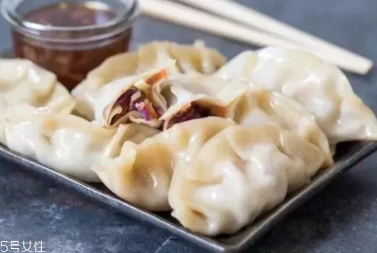 餃子餡可以放雞精嗎？會危害健康