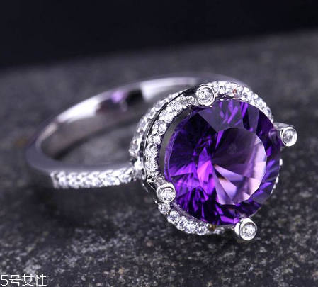 紫水晶戒指寓意是什么？象征愛情帶來好運