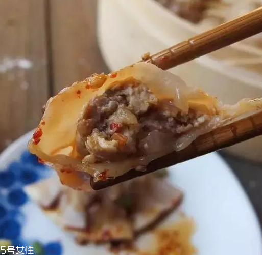 餃子餡先放水還是先放油？油是最后放的調(diào)料