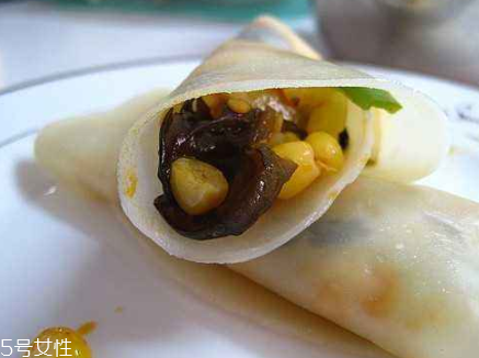 搟餃子皮怎么轉(zhuǎn)圈？借用巧力才能轉(zhuǎn)圈成圓