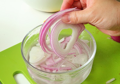 切洋蔥不會流淚的方法 為什么切洋蔥會流淚 切洋蔥不會流淚的方法 為什么切洋蔥會流淚