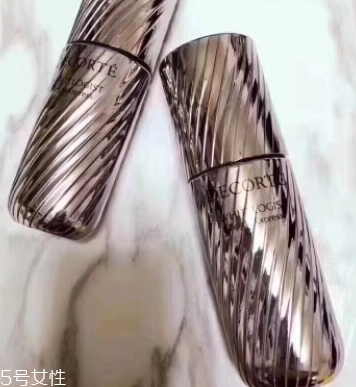 曲酸可以白天用嗎？曲酸可以和vc一起用嗎